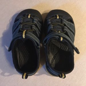 Kids size 7 keen sandals